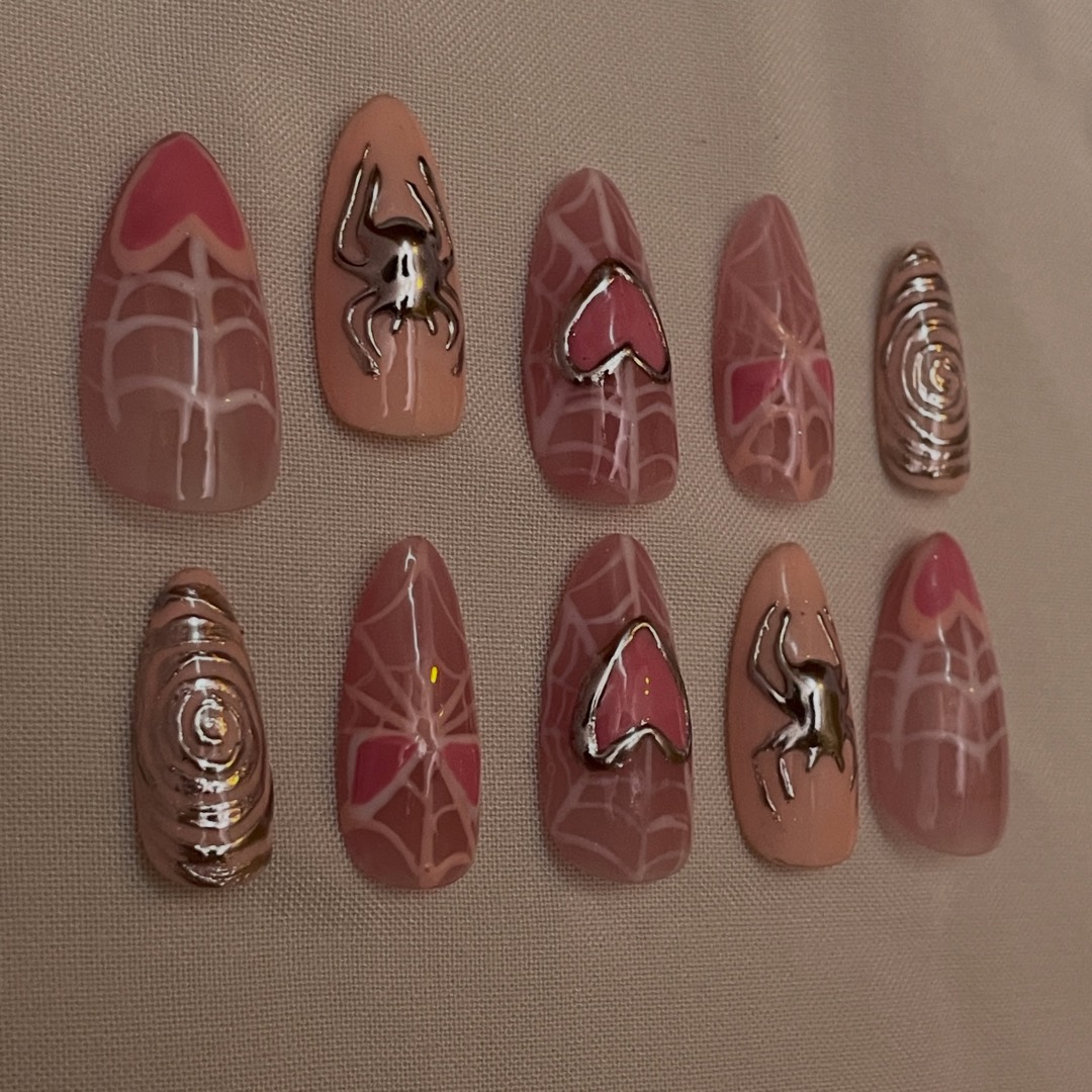 Gwen press-on nail set